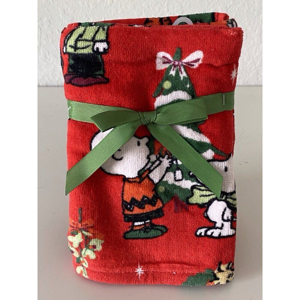2 Pack Peanuts Snoopy Charlie Brown Christmas Holiday‎ Red 16" x 26” Hand Towels